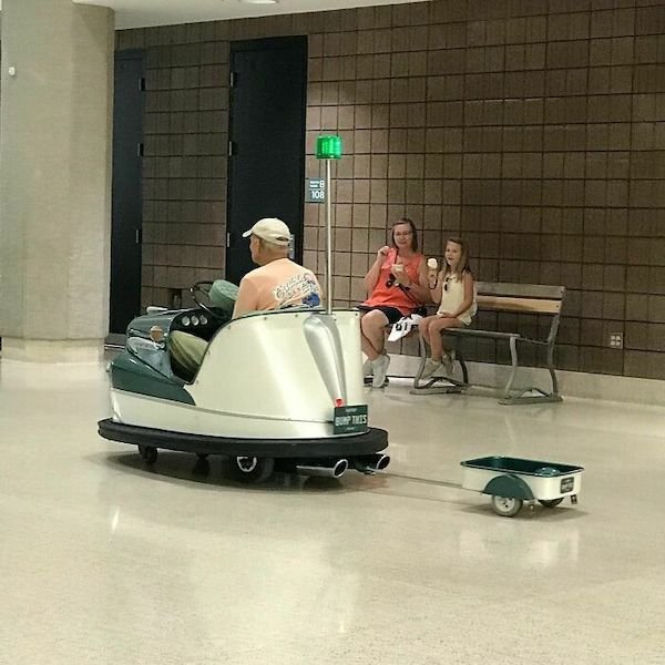 What Happens At Car Shows? (35 pics)
