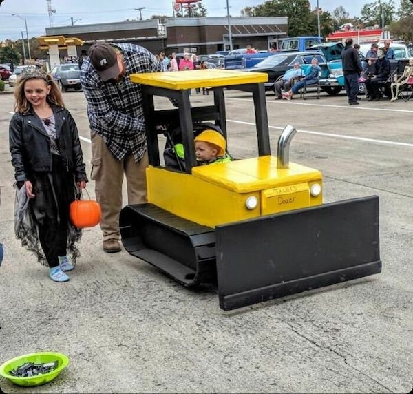 What Happens At Car Shows? (35 pics)