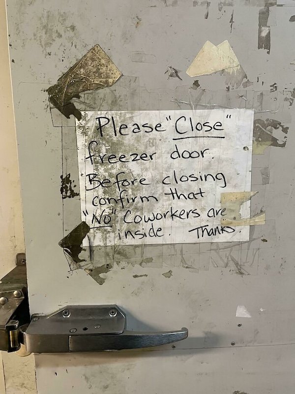Annoying Coworkers (25 pics)