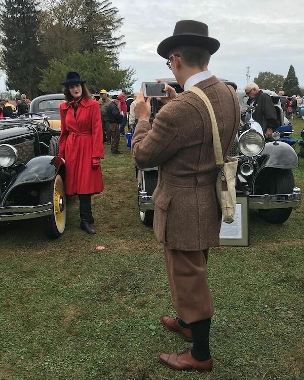 What Happens At Car Shows? (35 pics)
