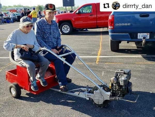 What Happens At Car Shows? (35 pics)