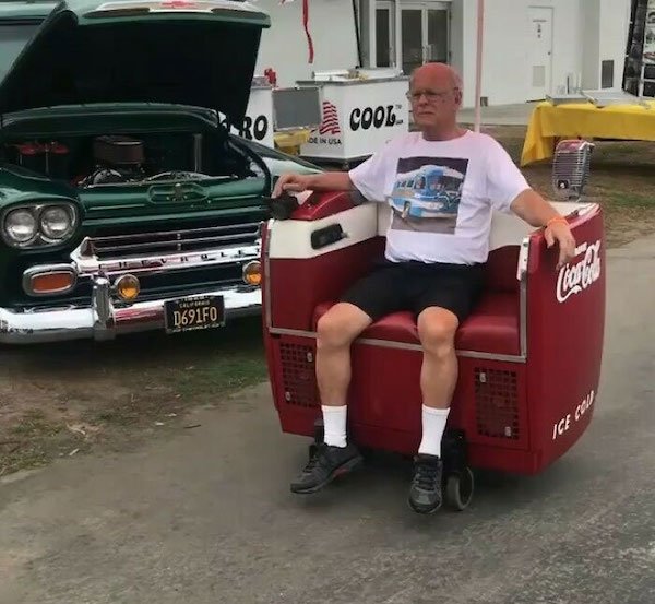 What Happens At Car Shows? (35 pics)