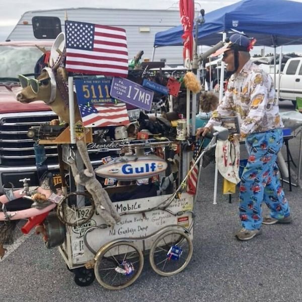 What Happens At Car Shows? (35 pics)