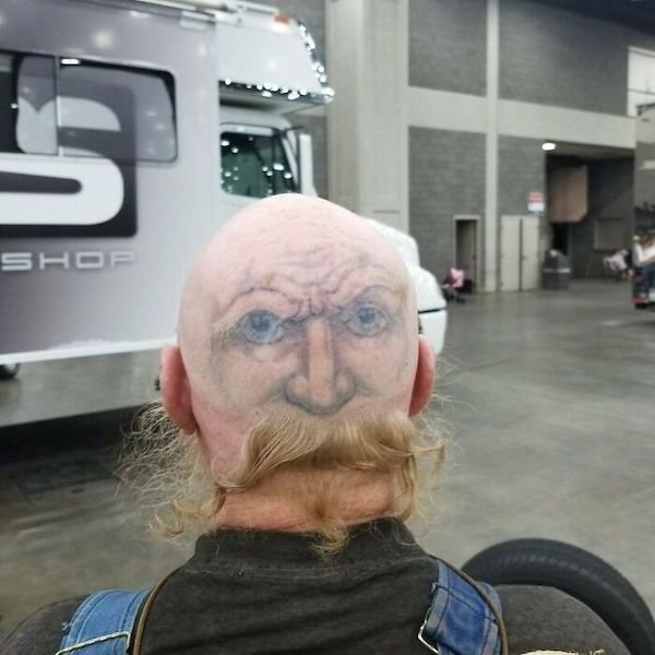 What Happens At Car Shows? (35 pics)