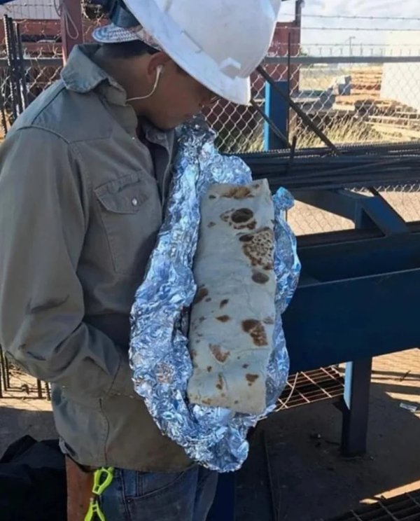 What Is Going On Here? (28 pics)