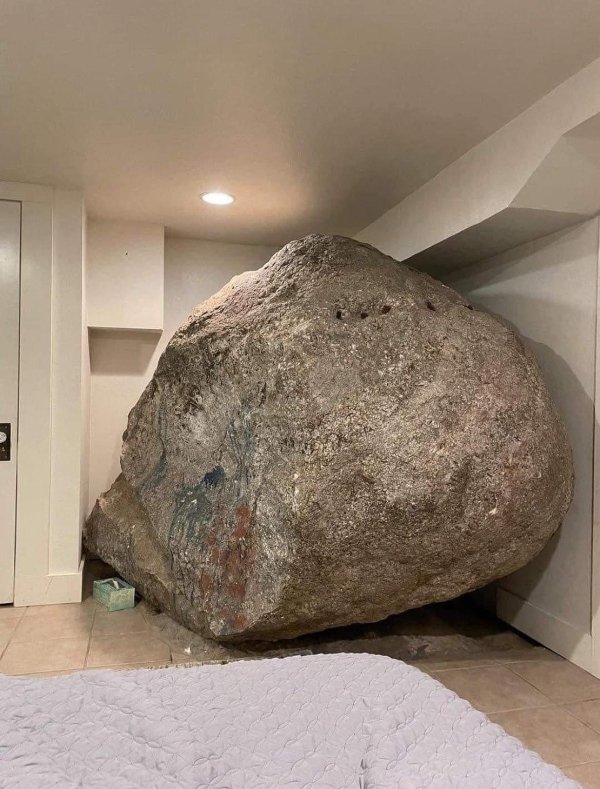 What Is Going On Here? (28 pics)