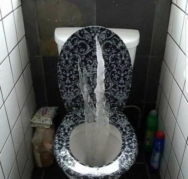 What Is Going On Here? (28 pics)
