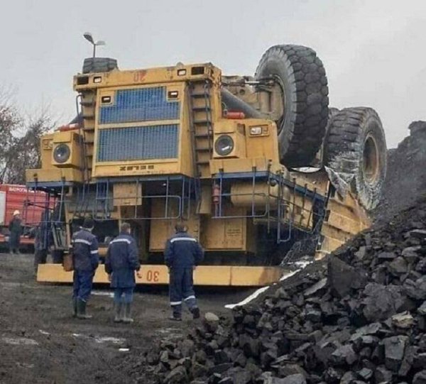 What Is Going On Here? (28 pics)