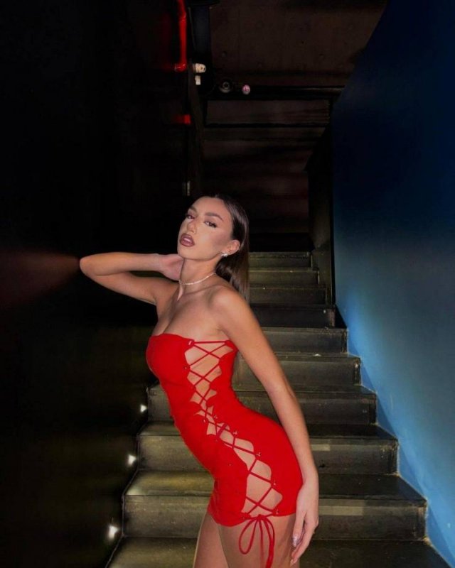 Sexy Women In Skin Tight Dresses That Will Stop You Dead In Your