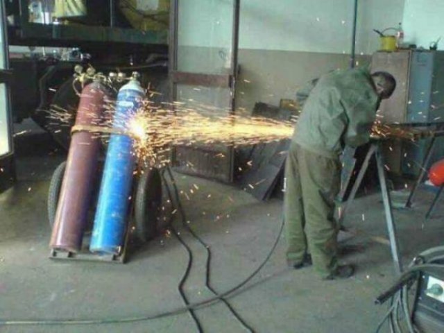 Epic Fails At Work (24 pics)