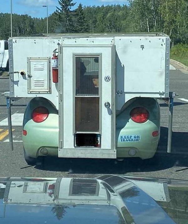 What Is Going On Here? (24 pics)