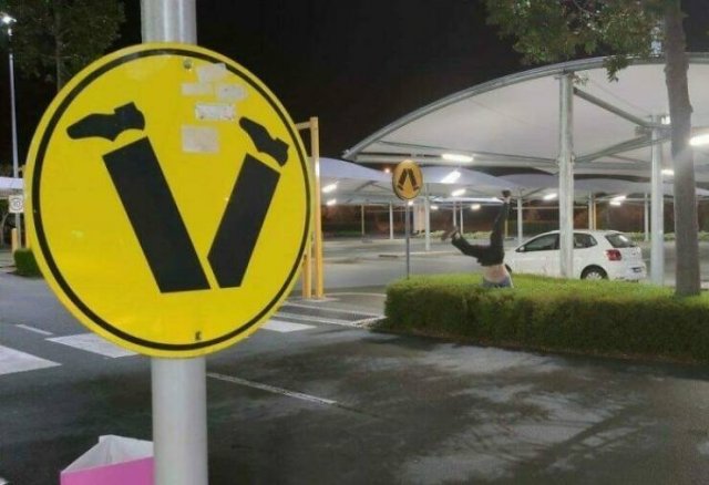 What Is Going On Here? (21 pics)