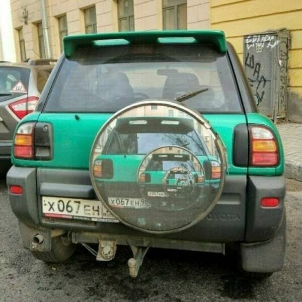What Is Going On Here? (21 pics)