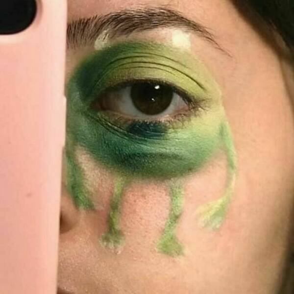 What Is Going On Here? (21 pics)
