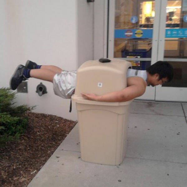 What Is Going On Here? (21 pics)