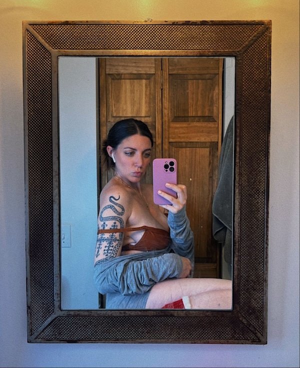 Selfie Girls (34 pics)