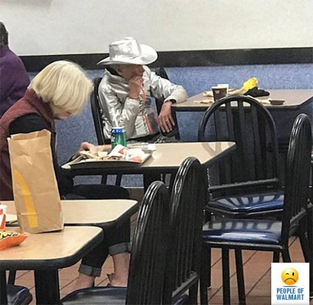 Strange People In Shops (56 pics)