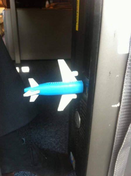 What Is Going On Here? (44 pics)