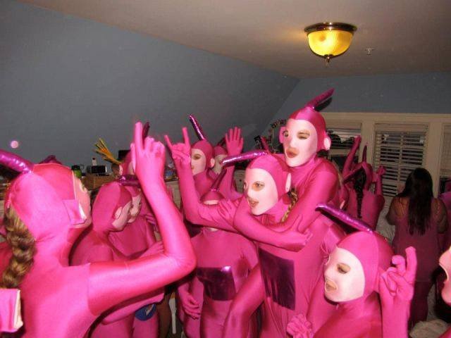 What Is Going On Here? (44 pics)