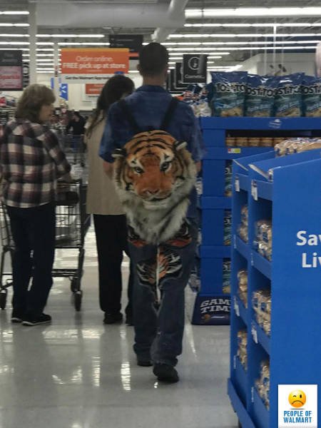 Strange People In Shops (56 pics)