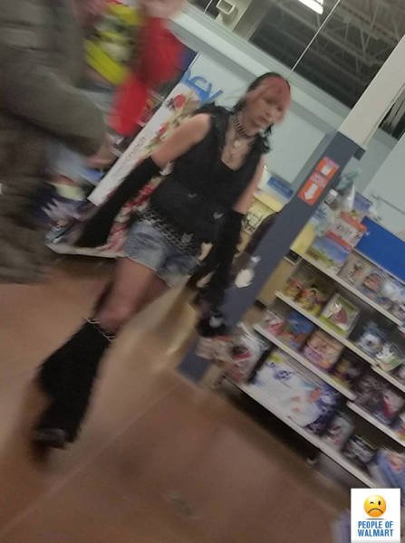 Strange People In Shops (56 pics)