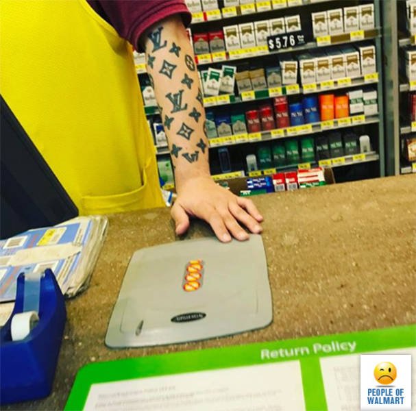 Strange People In Shops (56 pics)