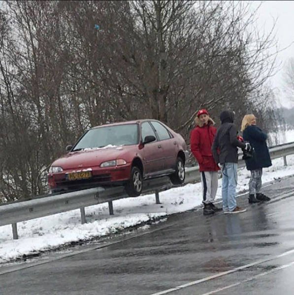 What Is Going On Here? (44 pics)