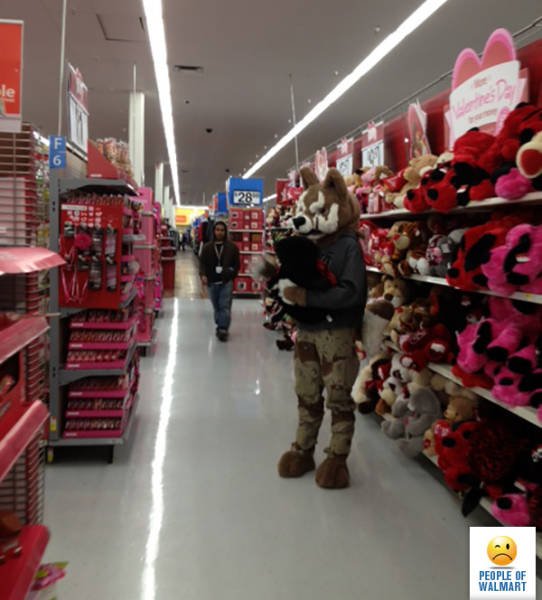 Strange People In Shops (56 pics)
