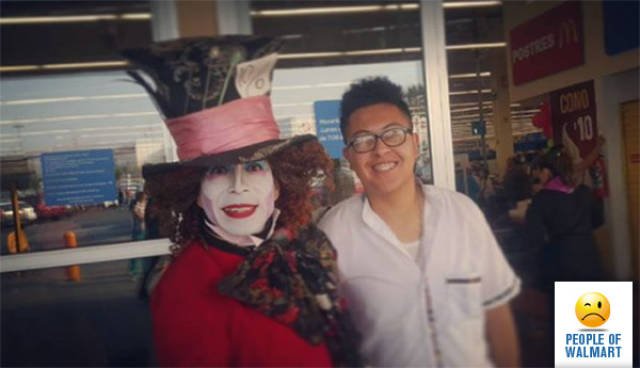 Strange People In Shops (56 pics)