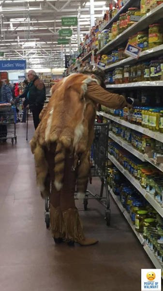 Strange People In Shops (56 pics)