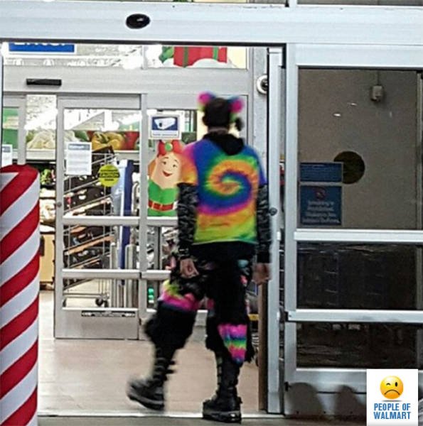 Strange People In Shops (56 pics)