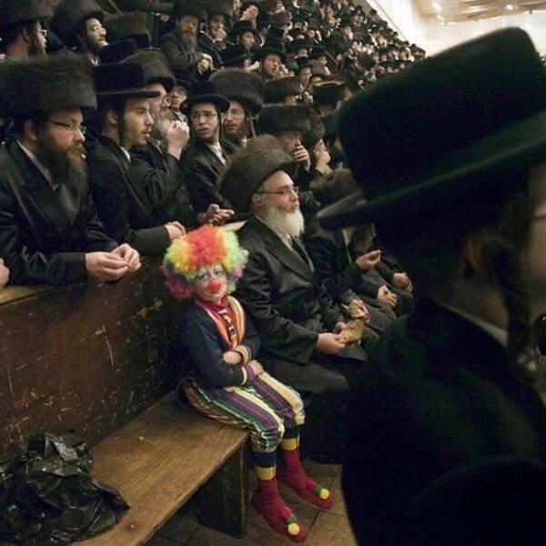 What Is Going On Here? (22 pics)