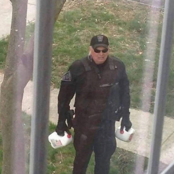 What Is Going On Here? (22 pics)