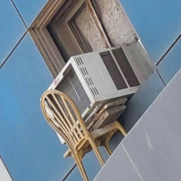 What Is Going On Here? (22 pics)