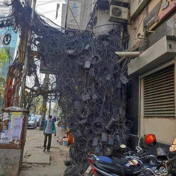 What Is Going On Here? (22 pics)