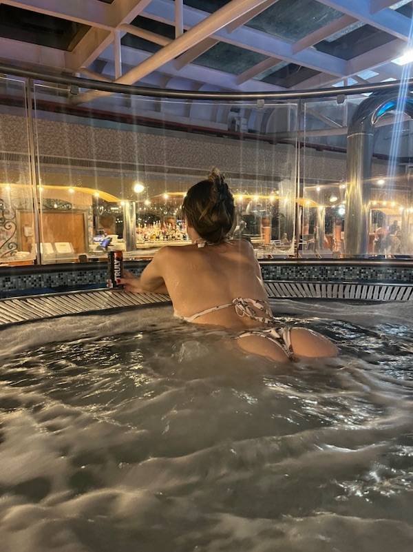 Wet Girls (43 pics)