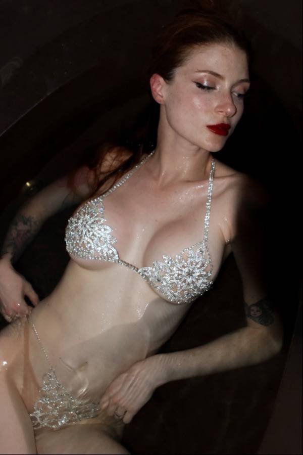 Wet Girls (43 pics)
