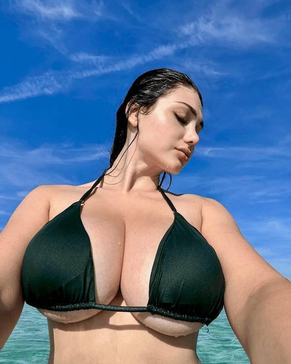 Wet Girls (43 pics)