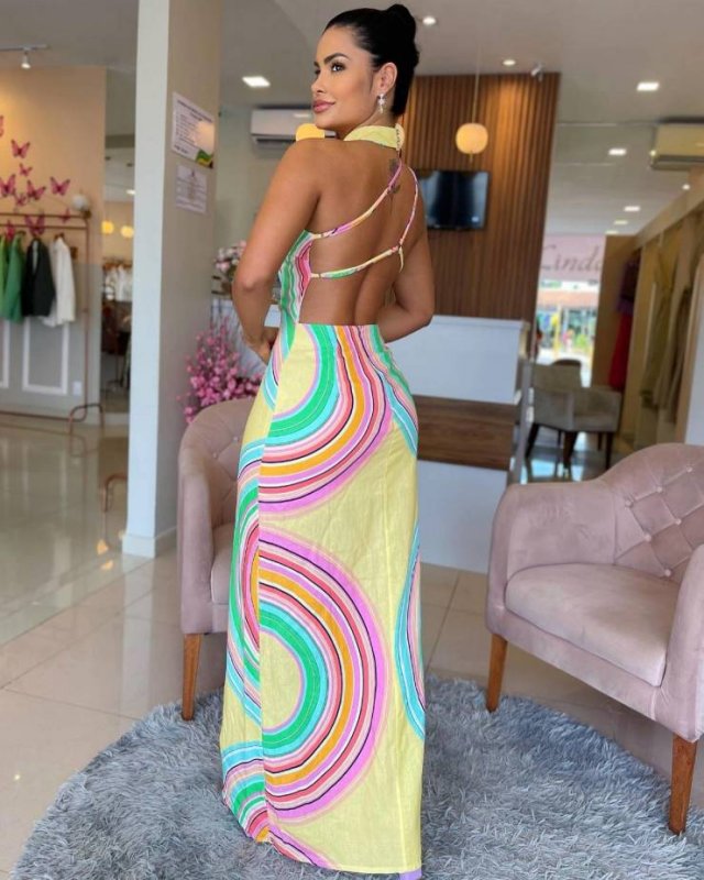 Girls In Tight Dresses (46 pics)