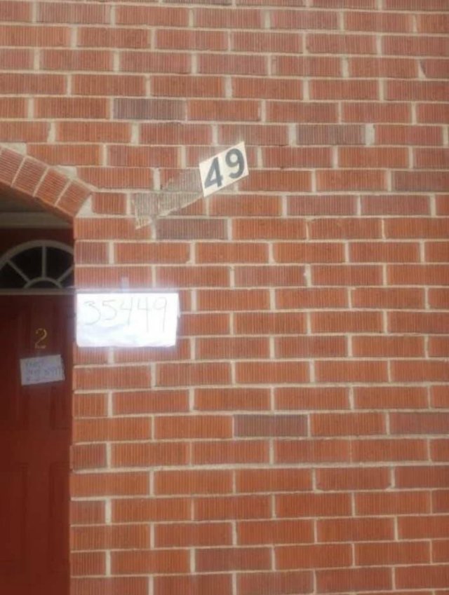 Weird Landlords (16 pics) Weird Landlords (16 pics)