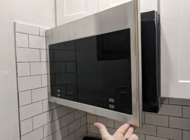 Weird Landlords (16 pics) Weird Landlords (16 pics)
