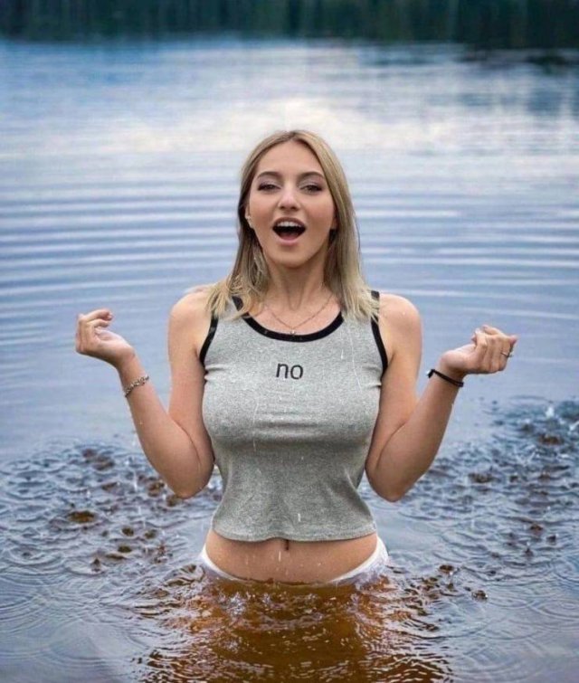 Braless Girls (44 pics)
