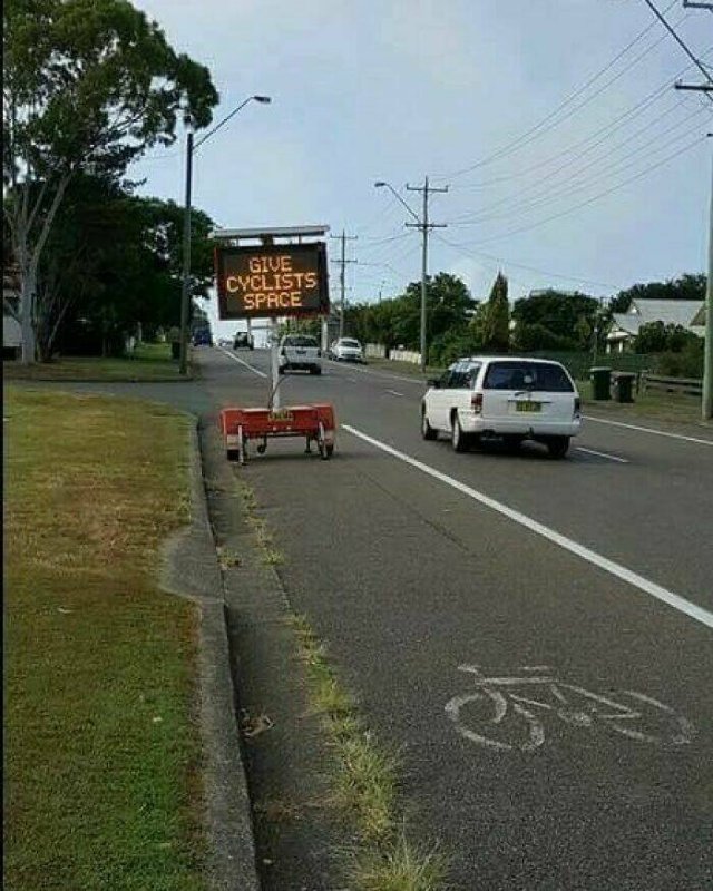 Epic Fails On The Job (25 pics)