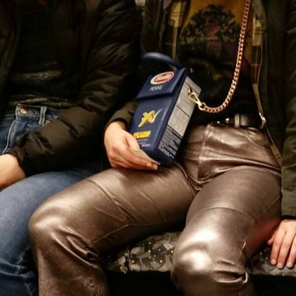 Weird People In The Subway (26 pics)
