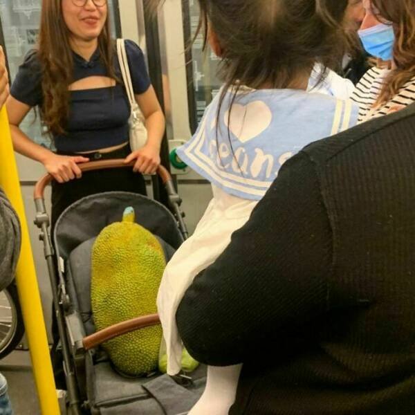 Weird People In The Subway (26 pics)