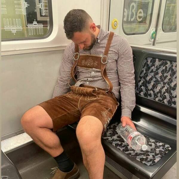 Weird People In The Subway (26 pics)
