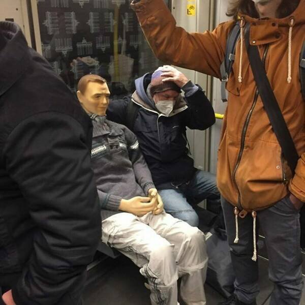 Weird People In The Subway (26 pics)