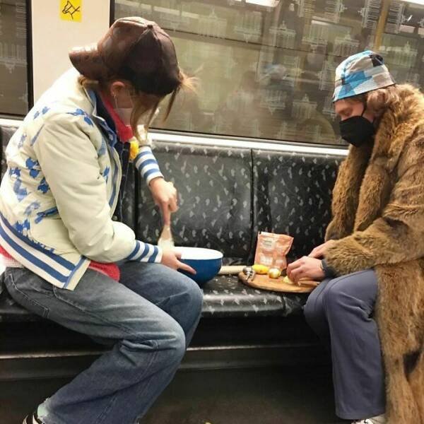 Weird People In The Subway (26 pics)