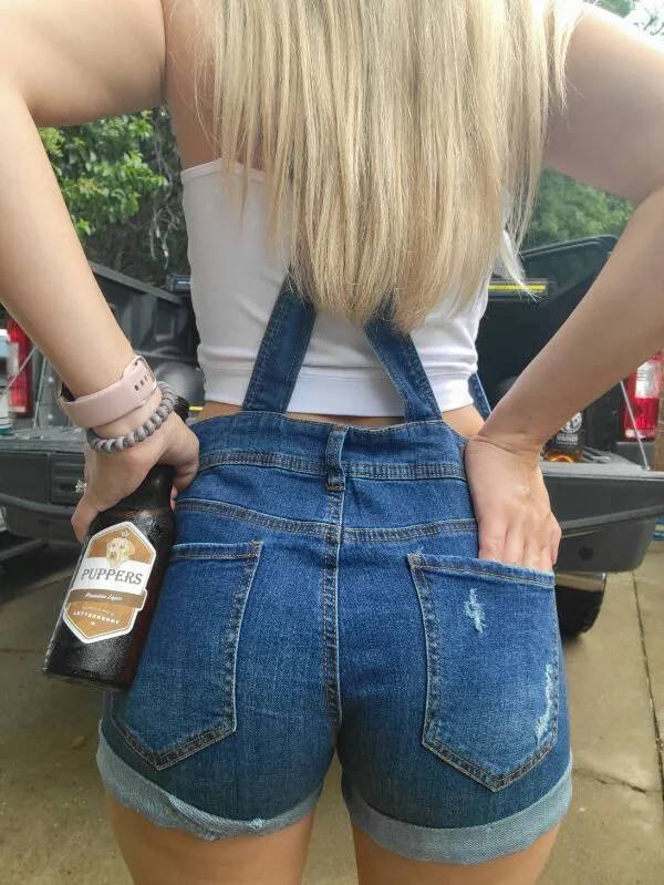 Girls In Overalls (19 pics)