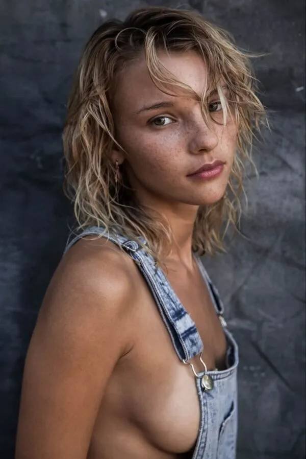 Girls In Overalls (19 pics)